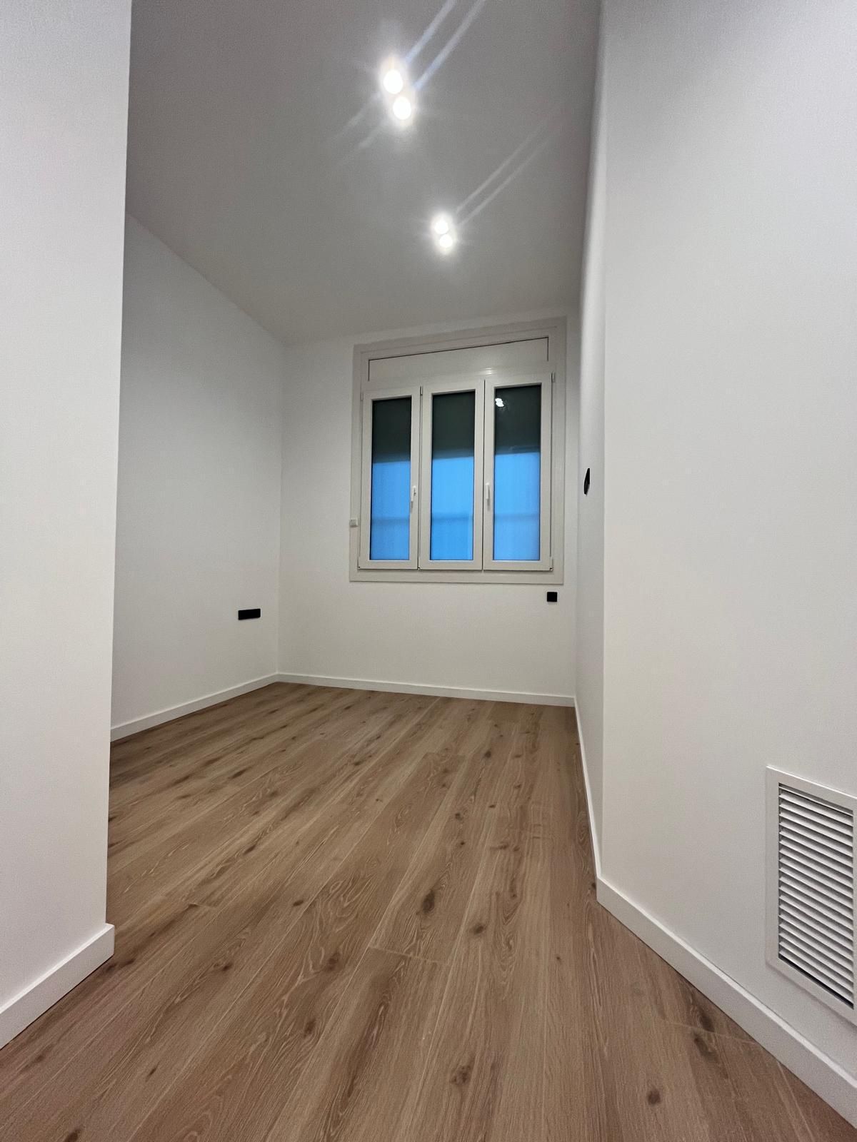 Venta: Bajo con terraza en Sants · Foto 8