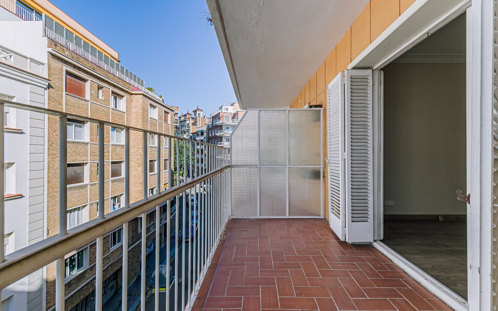 Venta: Piso con terraza y parking en Galvany