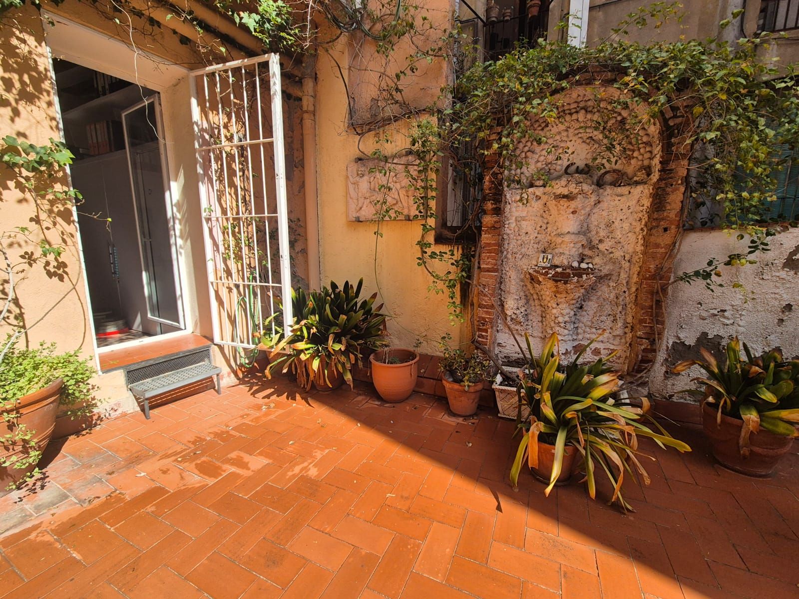 Venta: Piso con terraza  en Sant Pere mes alt OFF MARKET · Foto 2