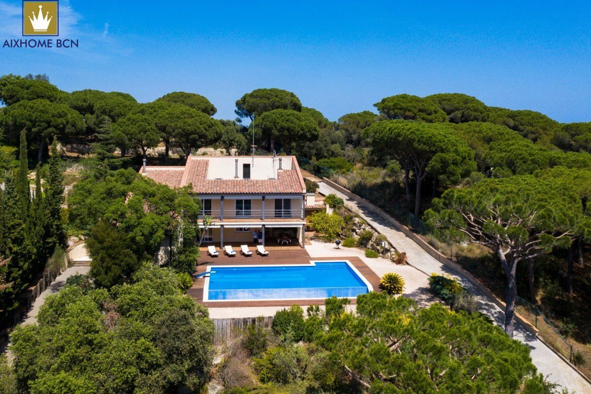 Gran torre, con piscina, bien orientada y vistas despejadas.