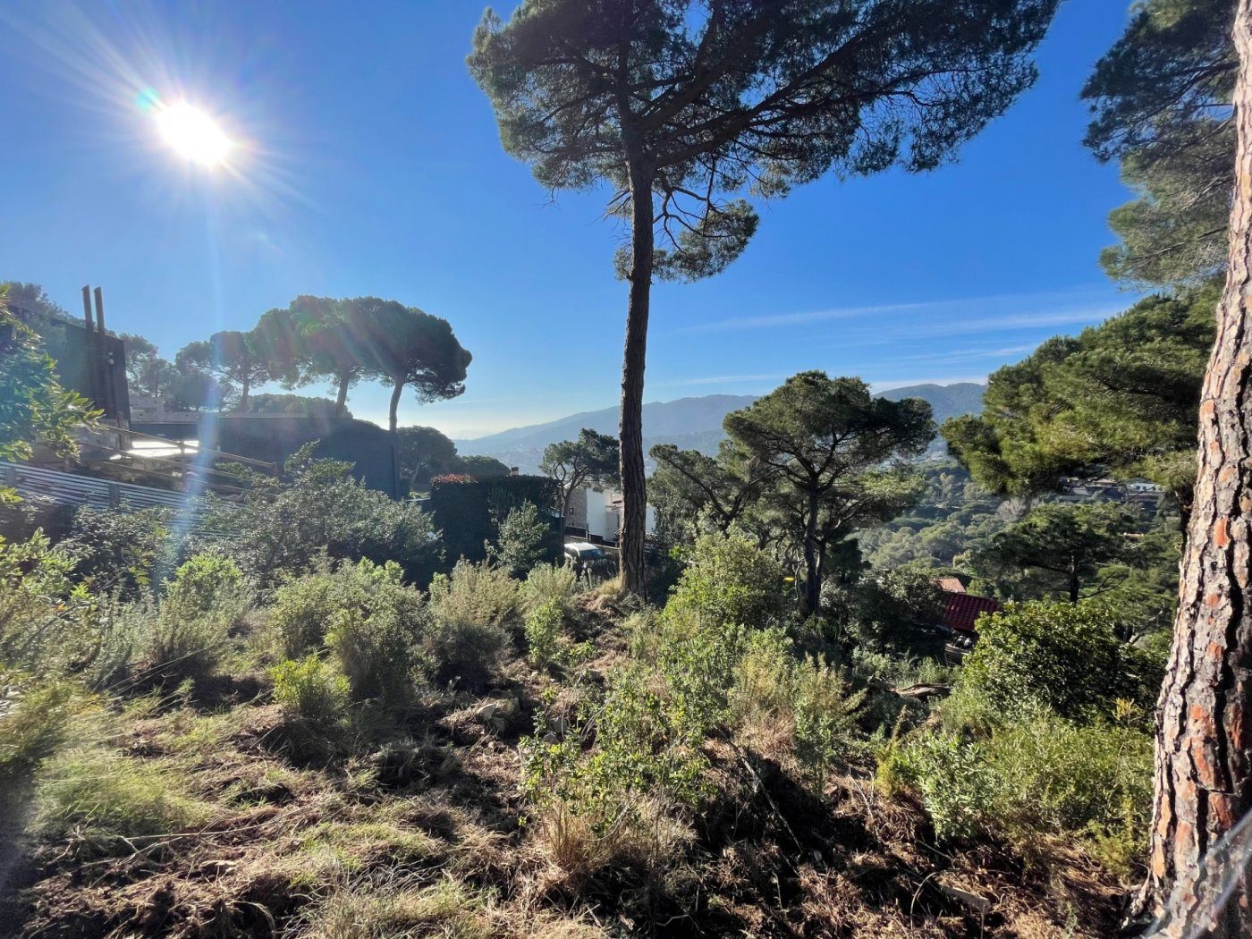 Parcela orientada al sur con vistas al mar