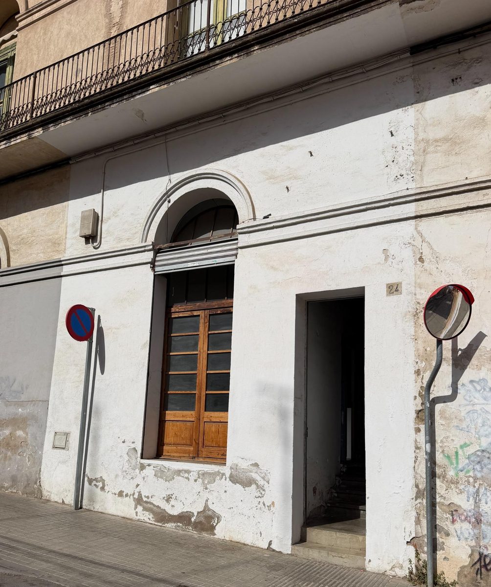 LOCAL CON TECHOS ALTOS Y TOTALMENTE DIÁFANO EN EL CENTRO DE MATARÓ