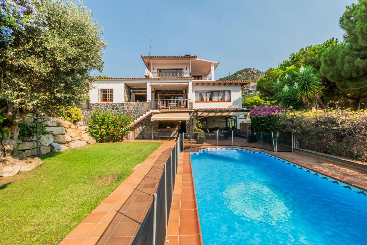 Casa con piscina y vistas al mar, ideal para compartir, cerca del tenis Cabrils
