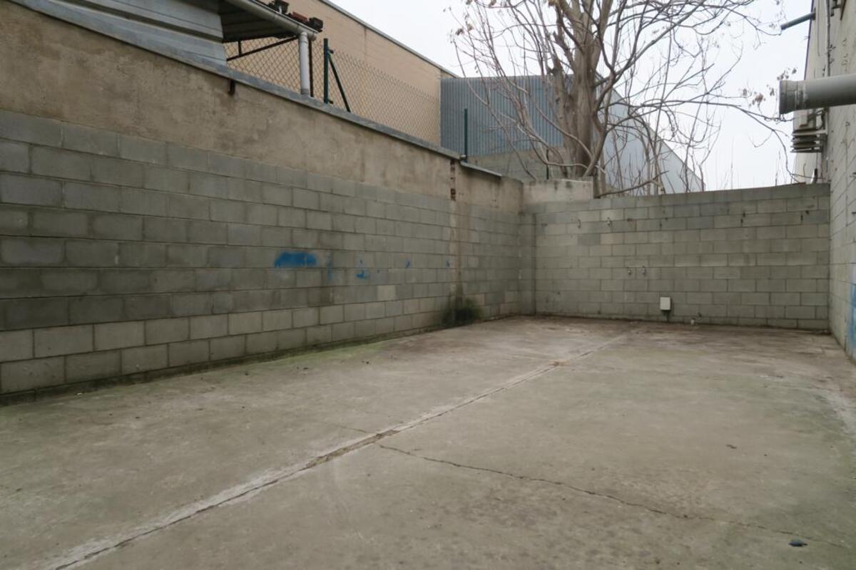 Nau industrial de 380 m2 · Foto 2