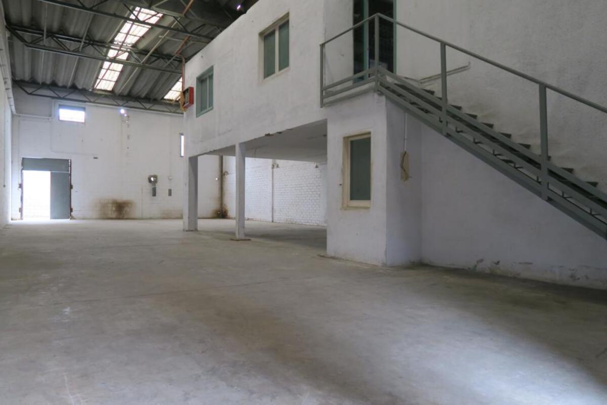 Nau industrial de 380 m2 · Foto 1